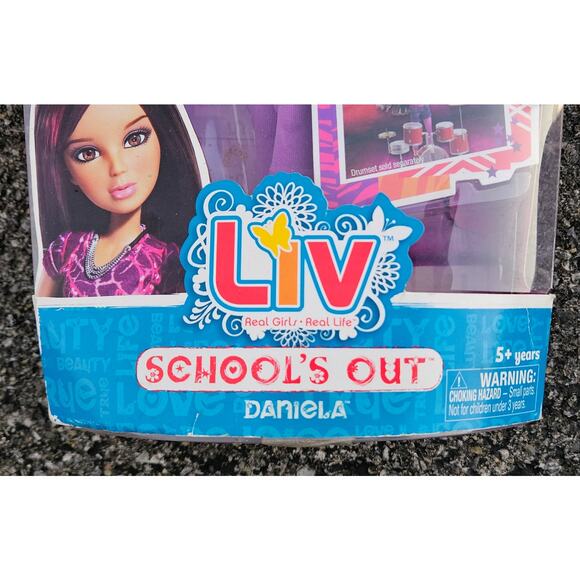 2010 Liv Daniela Schools Out Real Girls Real Life Doll NEW IN BOX - Picture 4 of 7